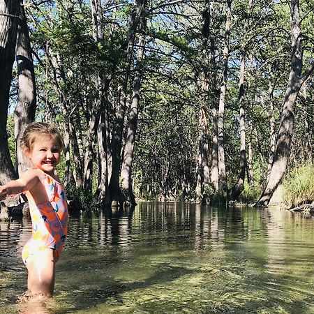 ホテルRiverstone Cabins Leakey エクステリア 写真