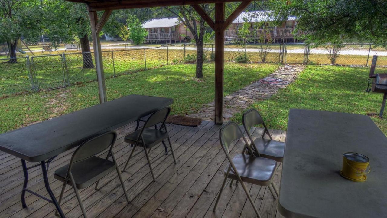 ホテルRiverstone Cabins Leakey エクステリア 写真